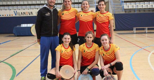 Foto: Selección catalana femenina de tamburello. (Federació Catalana de Tamborí)