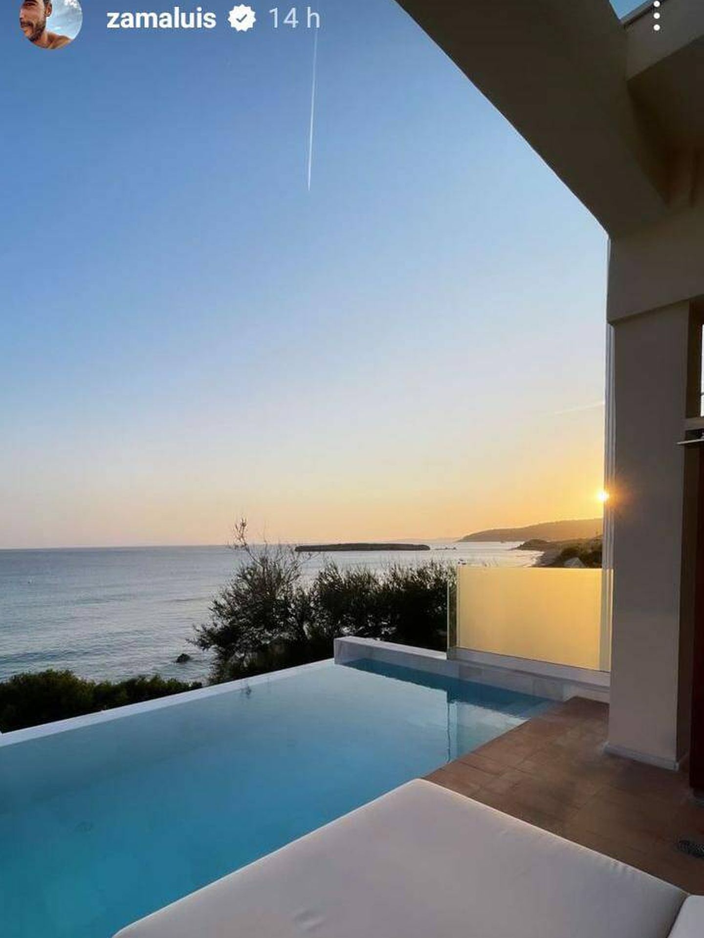 Marta Pombo y Luis Zamalloa disfrutan de estas vistas y piscina en su habitación de hotel en Menorca. (Instagram/@mpombor)
