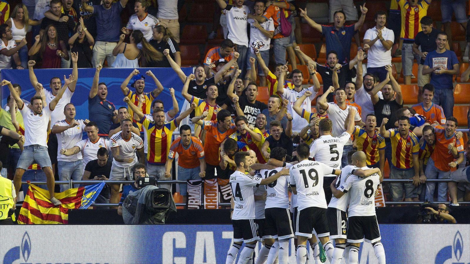Foto: Mestalla vibró con el triunfo logrado por el Valencia en el partido de ida (EFE)