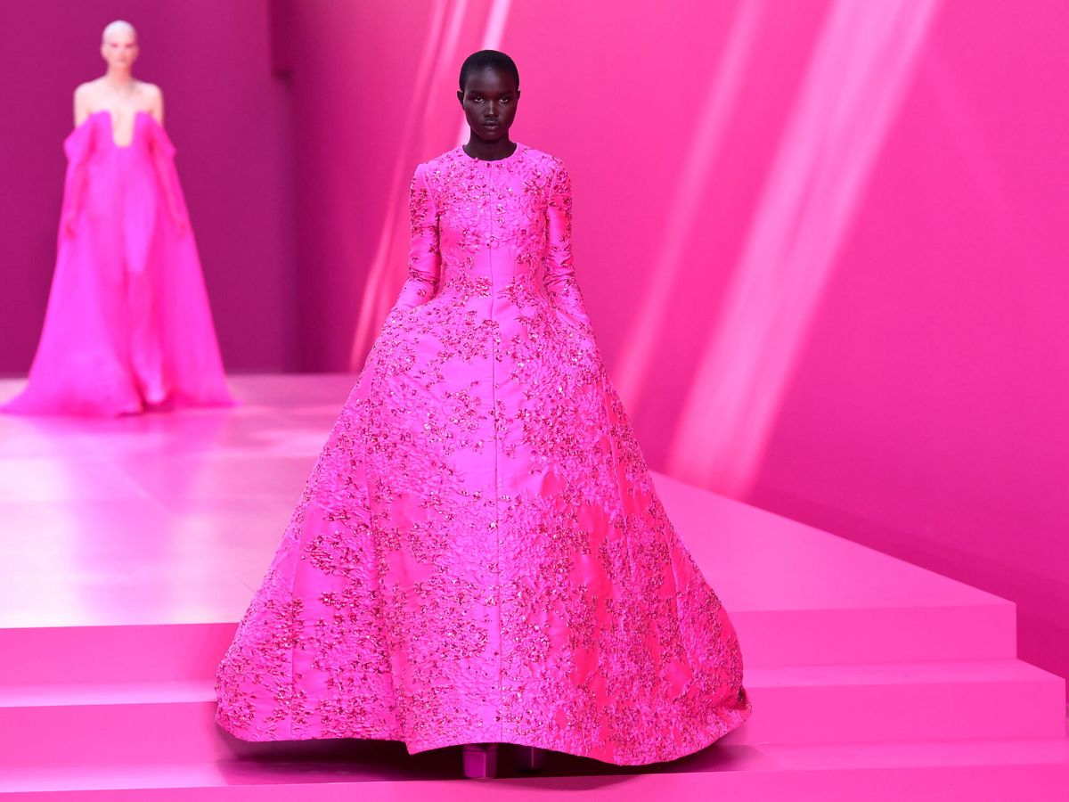 Foto: Modelo de la colección 'Pink PP' de Valentino. (Reuters)