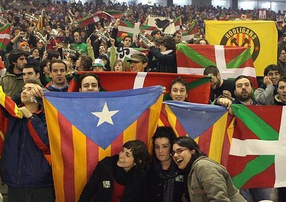 Foto: Euskadi-Cataluña, un partido especial entre "dos países que debaten sobre su identidad".