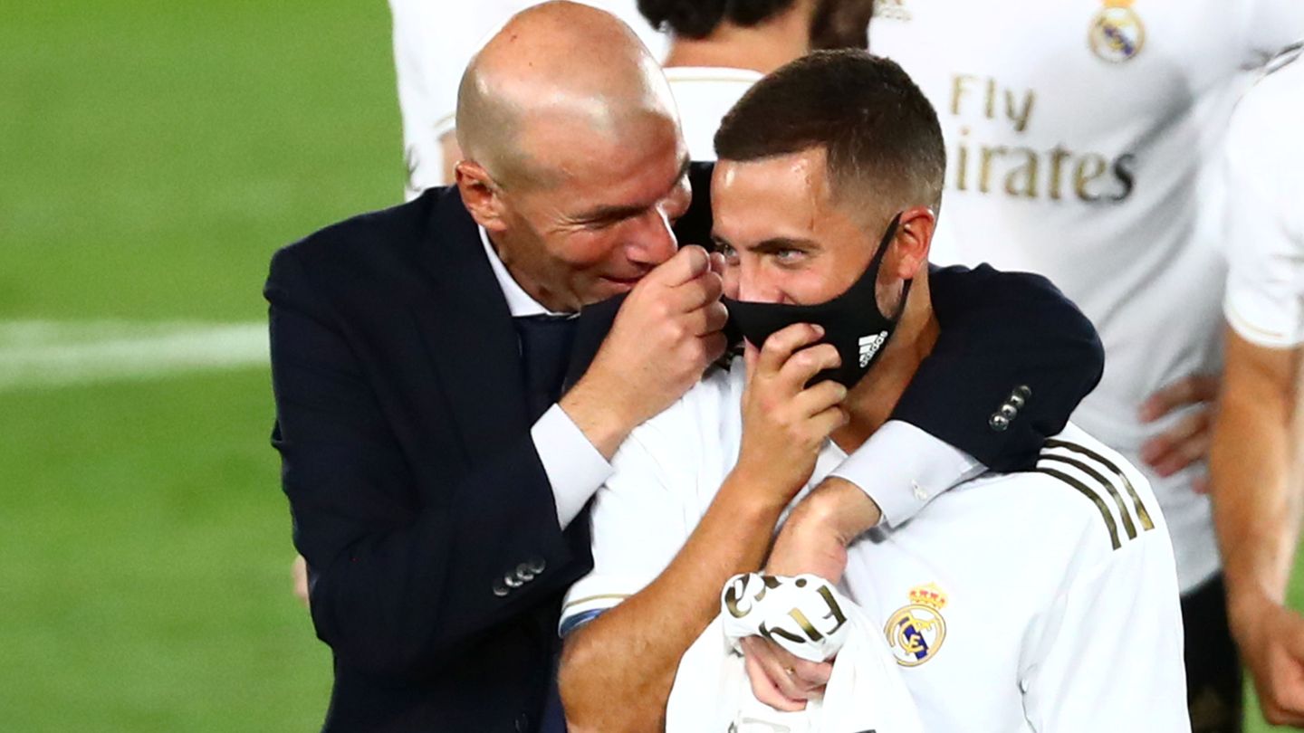 Zidane, junto a Eden Hazard. (Reuters)