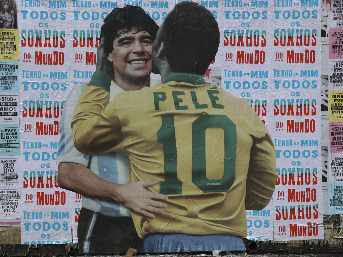Foto: Maradona y Pelé, dos leyendas del balón. (EFE/Sebastiao Moreira)