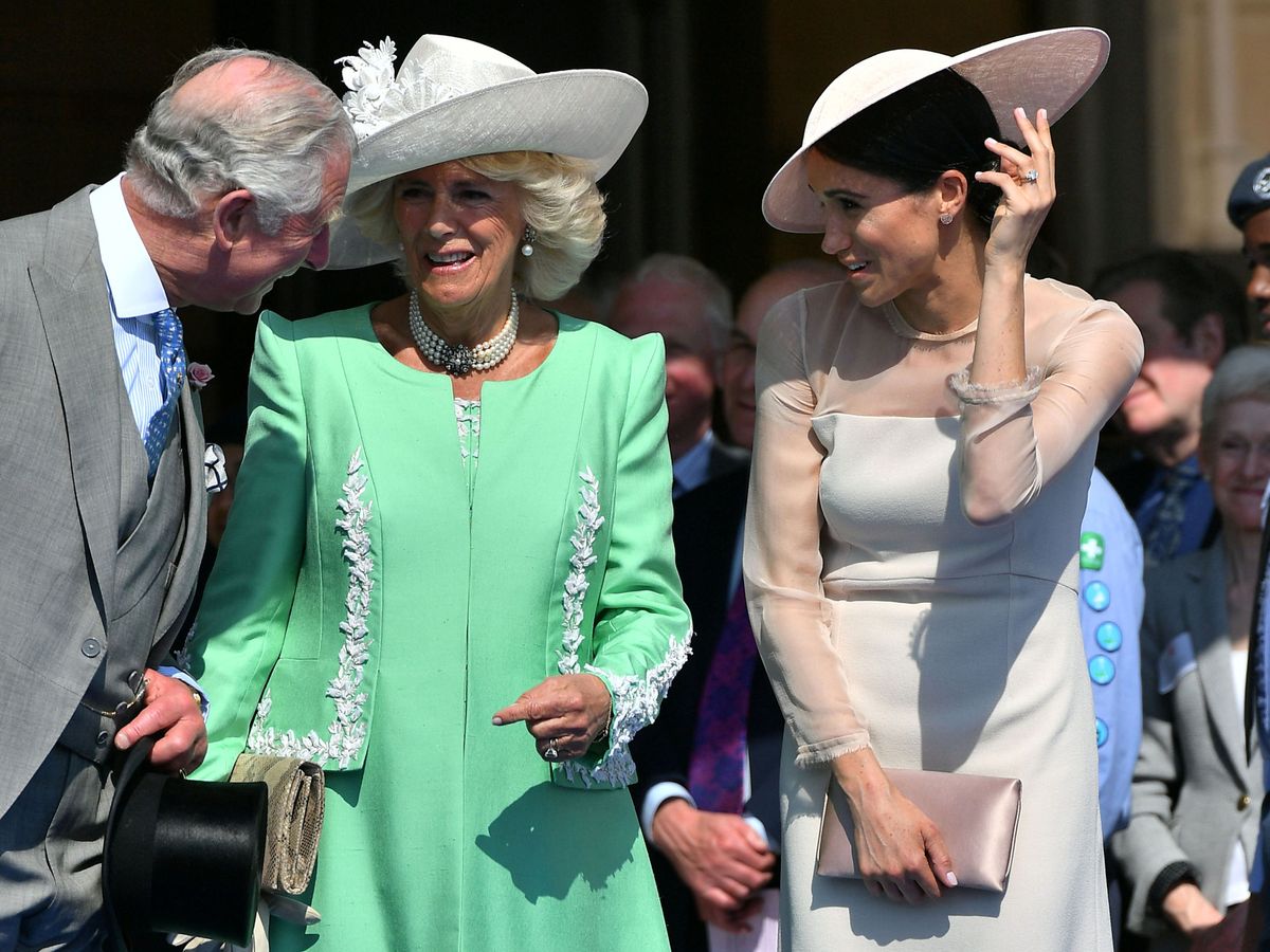 Foto: Meghan Markle, con el príncipe Carlos y Camila. (Reuters/Dominic Lipinski)