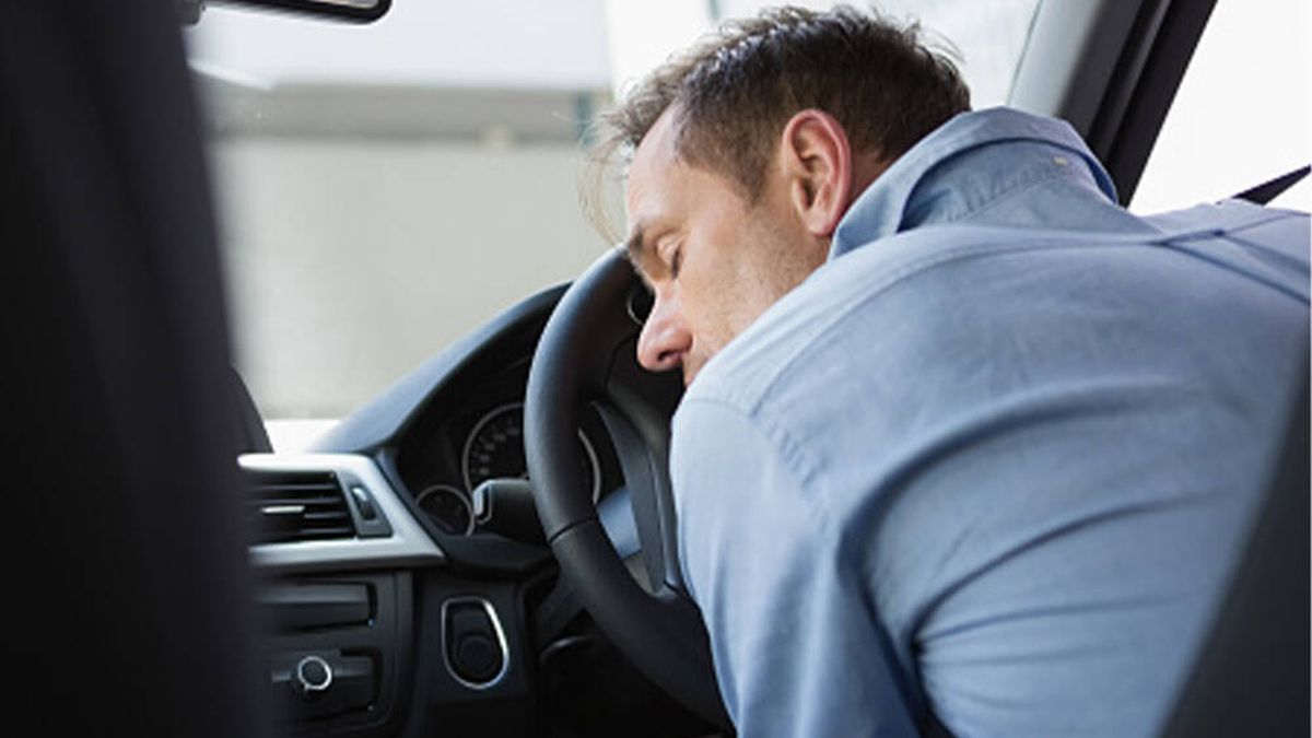 Conducir sin sueño: consejos de la DGT para no quedarse dormido al volante este verano 