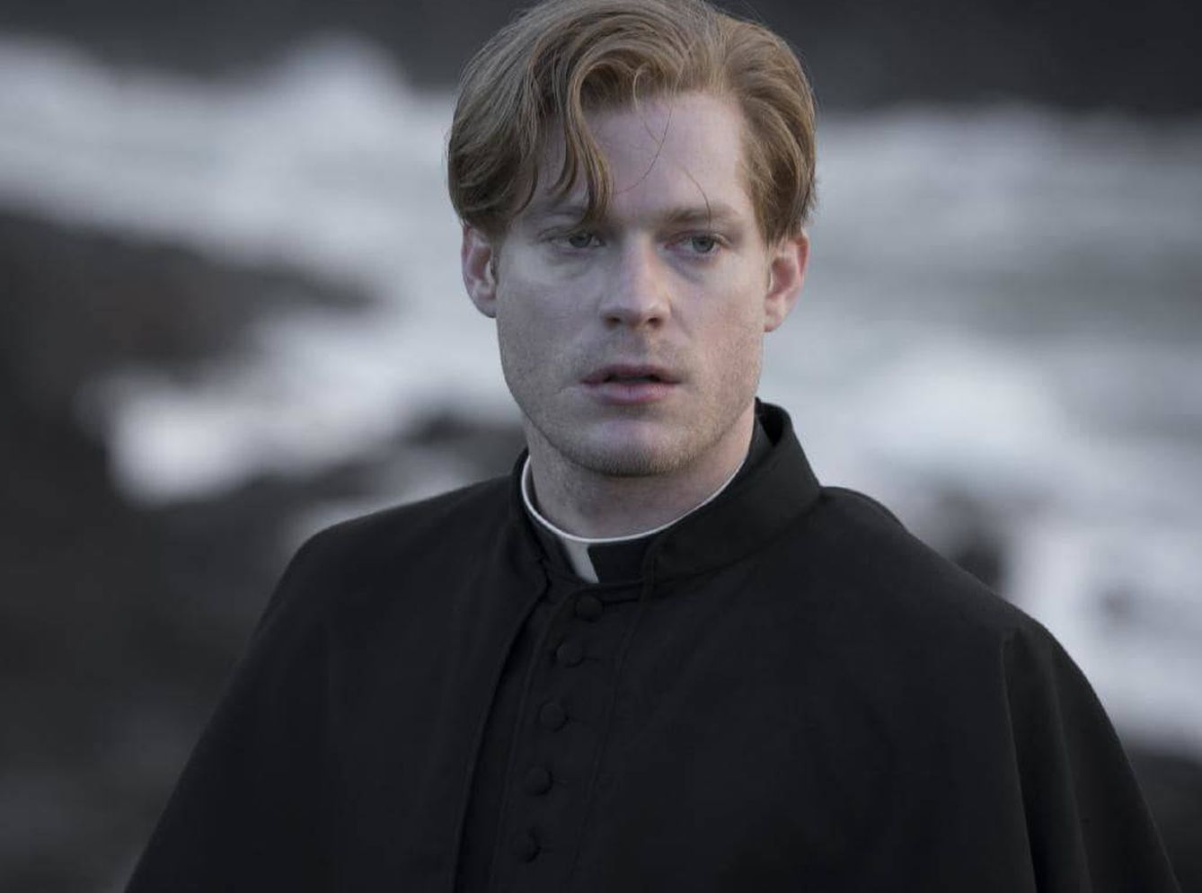 Sam Reid da vida al padre Ignatius en 'Lambs of God'. (HBO)