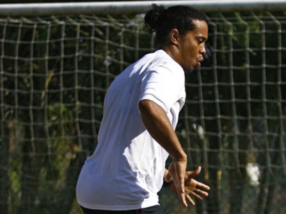 Foto: Ronaldinho amenaza con romper su contrato si no le dejan ir a los JJOO