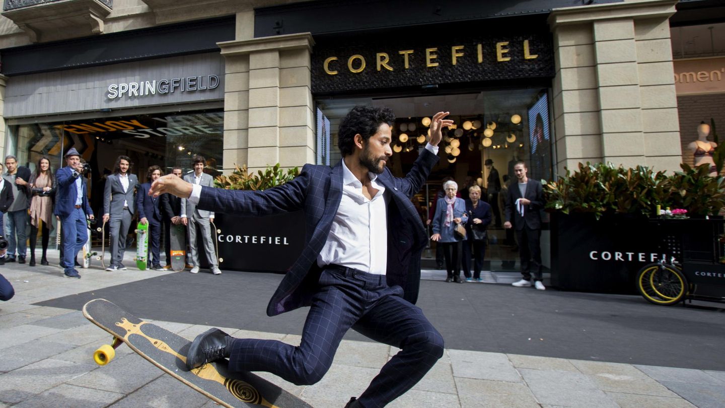 El skater parisino Lofti Lamaali, imagen de Cortefiel para su sastrería de hombre. (EFE)