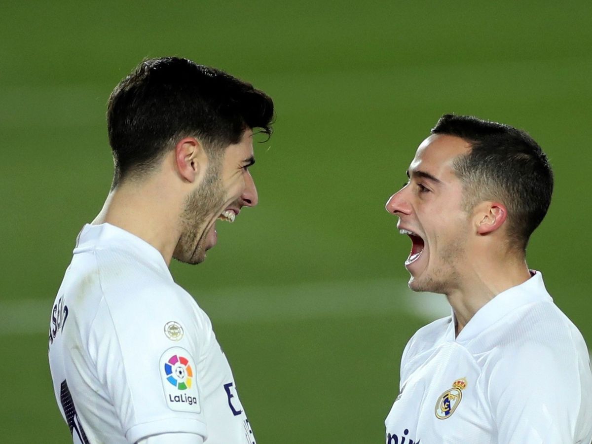 Foto: Marco Asensio y Lucas Vázquez celebran un gol en el partido entre el Real Madrid y el Celta. (Efe)