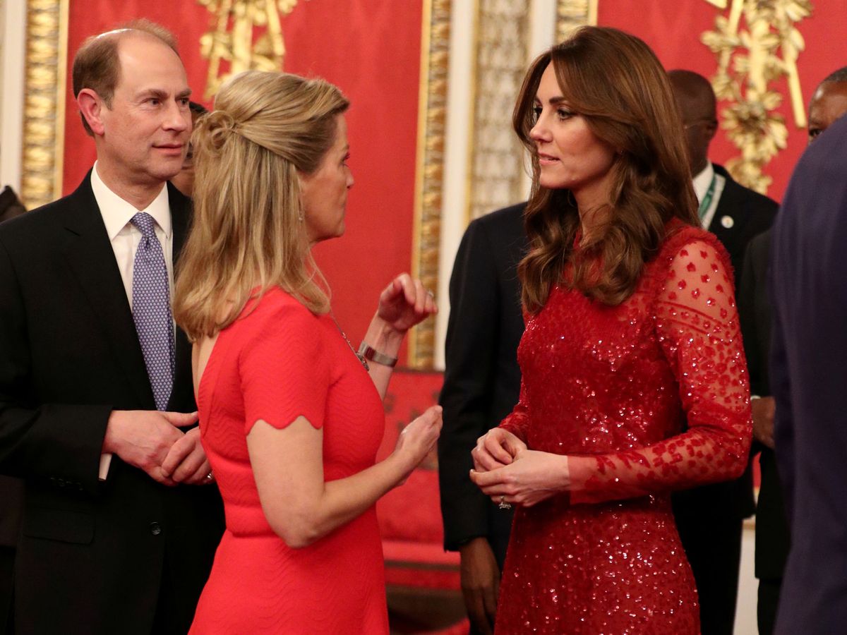 Foto: Kate Middleton y Sophie de Wessex, el pasado diciembre. (Reuters)