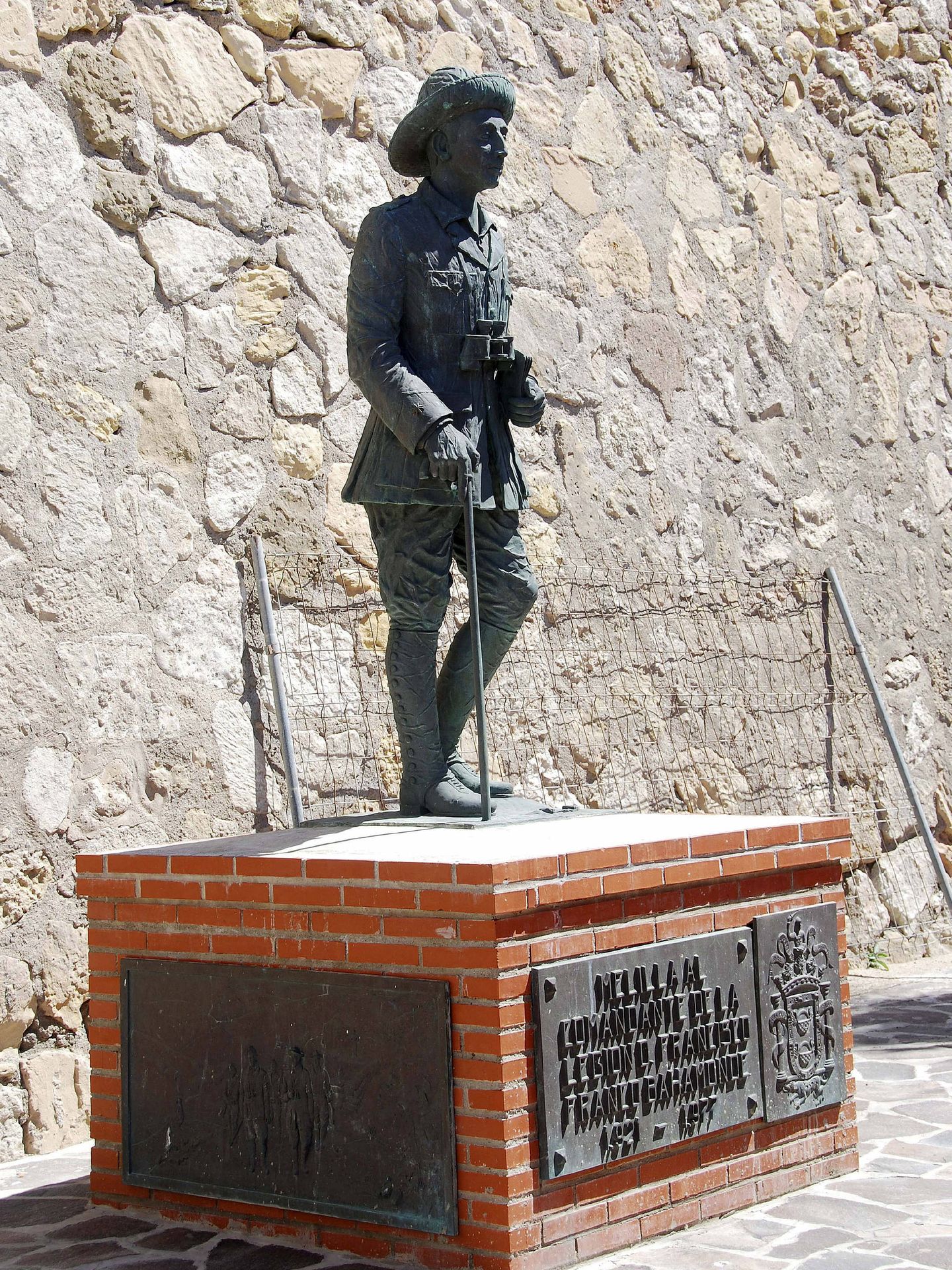 Última estatua de Franco que queda en una vía pública en todo el país. (EFE)