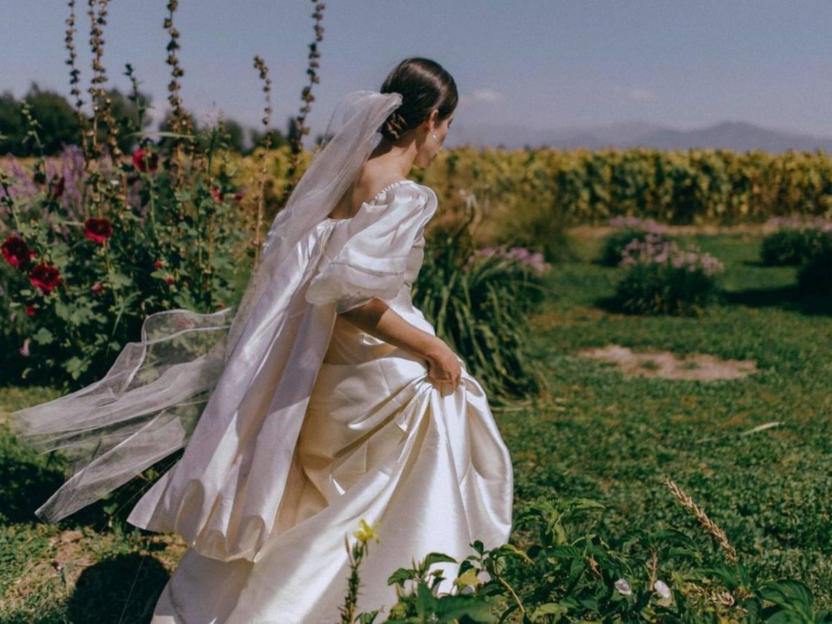 Foto: Un vestido de novia de Alejandra Oria. (Instagram/ @alejandraoria_studio. Foto/ @estudiojuger)