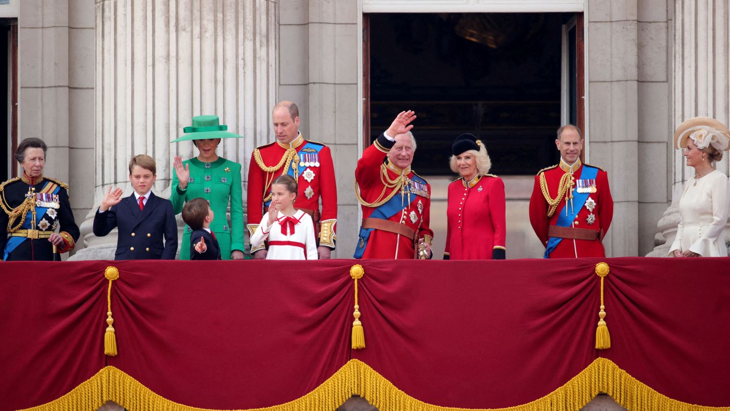 La familia real, durante el Trooping the Colour. (Reuters/Sgt Donald C Todd)