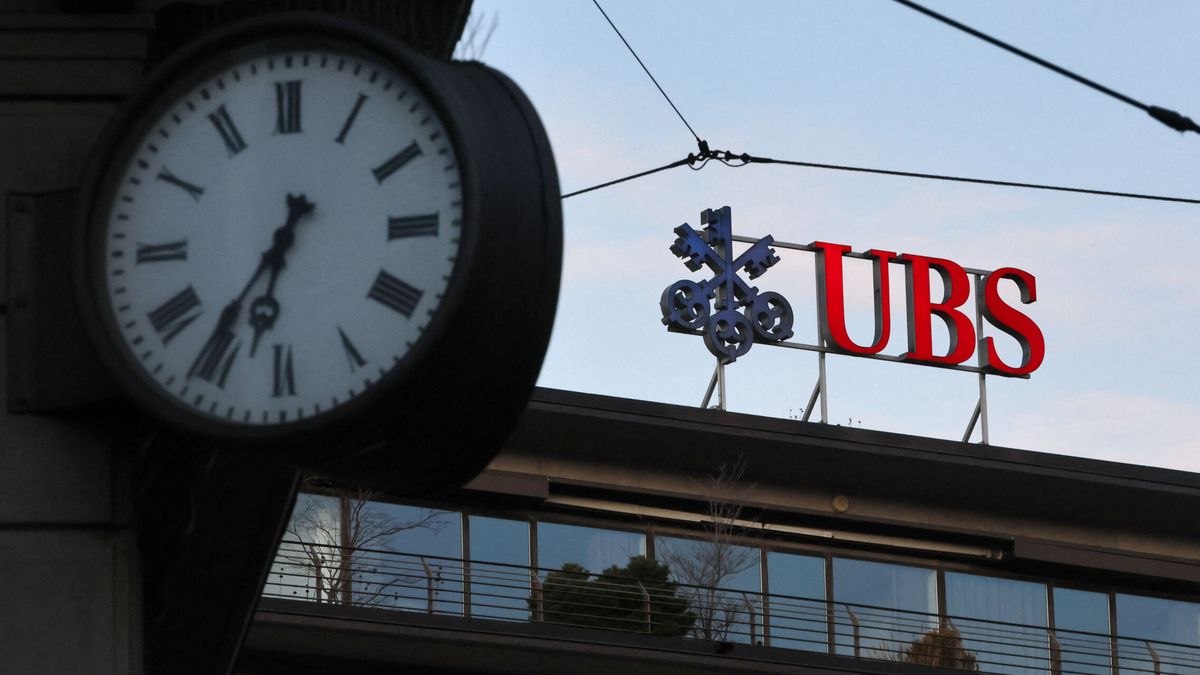 UBS retrasa el relevo de su jefe de riesgos tras la compra de Credit Suisse