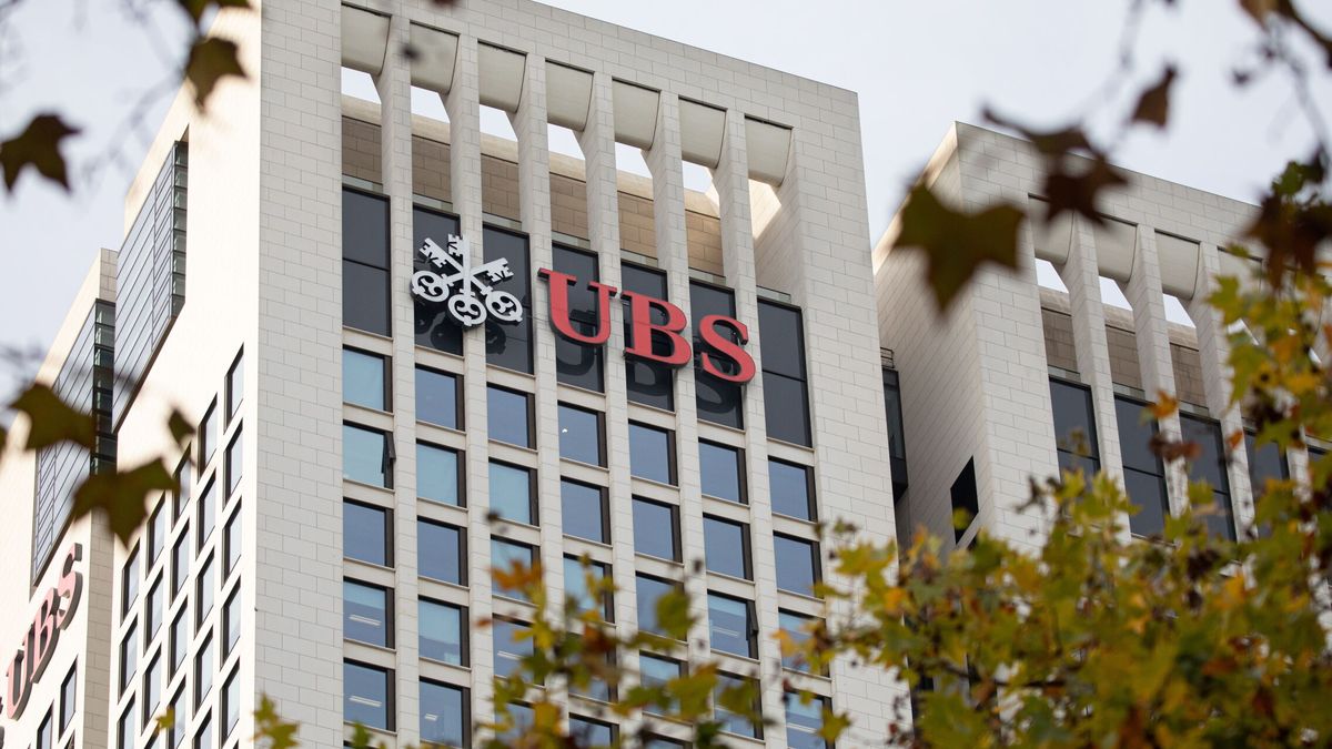 UBS descarta recortes y fichará asesores con la mira en los nuevos ricos de Oriente Medio
