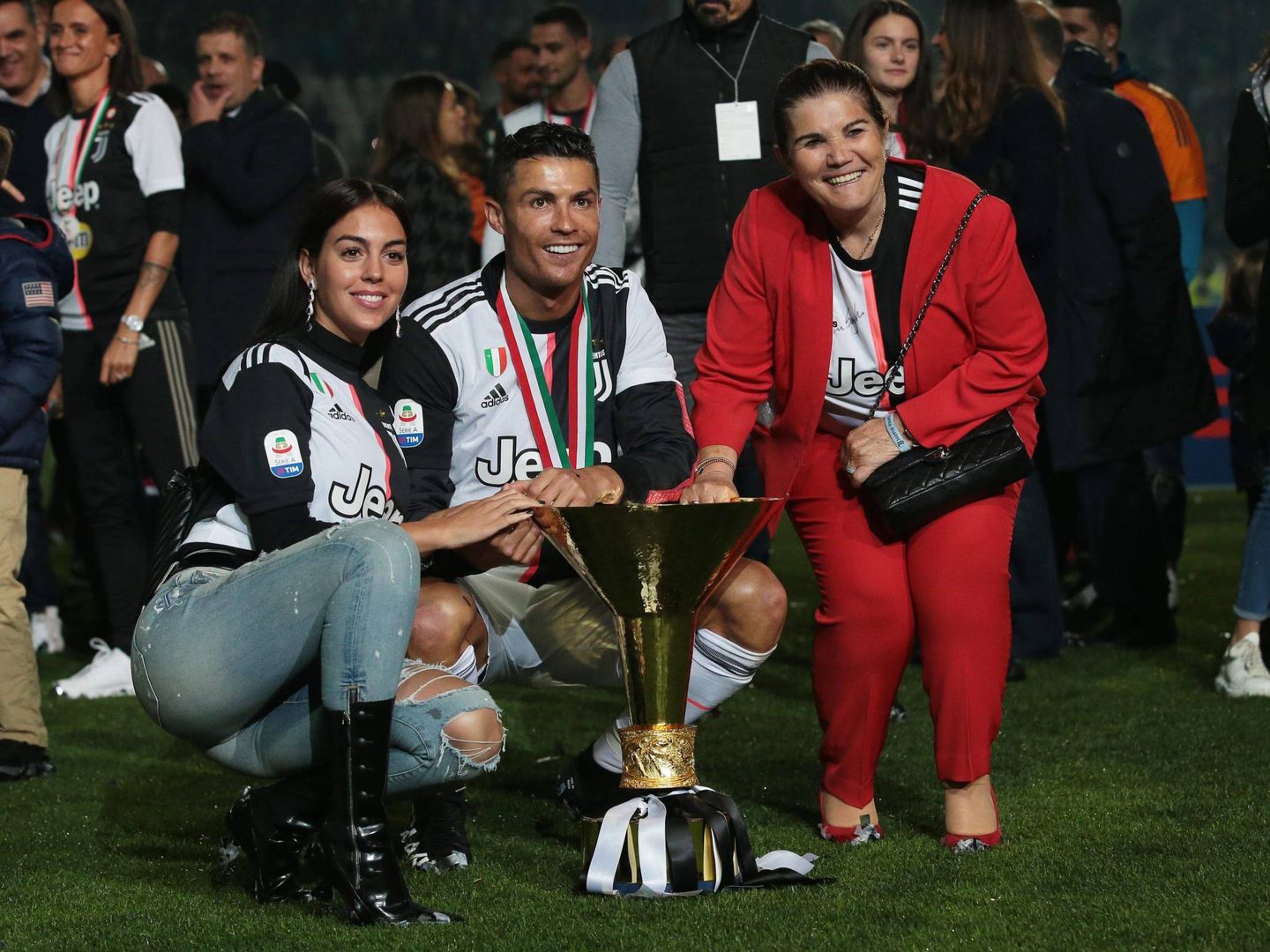 Georgina Rodríguez, Ronaldo y María Dolores Aveiro. (Cordon Press)