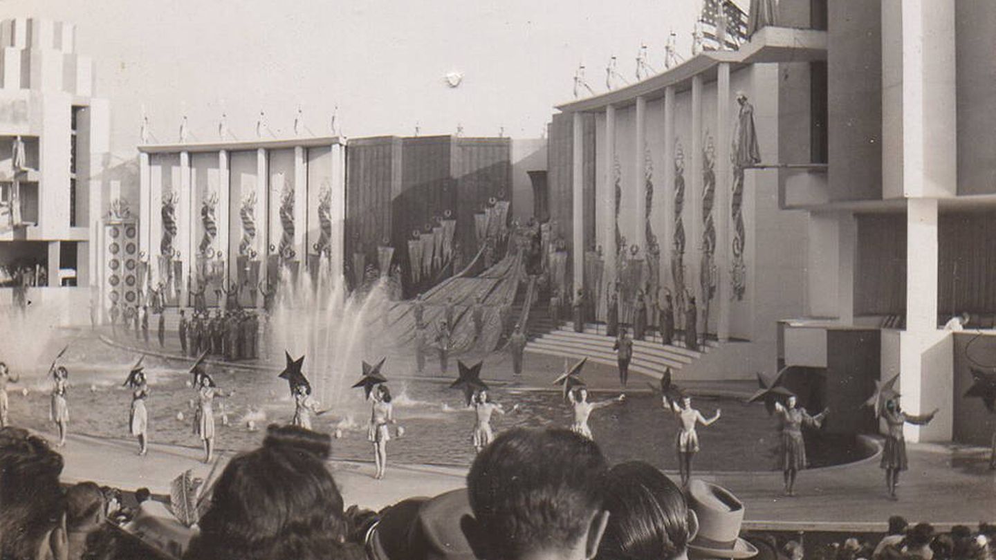 El público asiste a 'The Billy Rose Aquacade', uno de los muchos espectáculos de Feria Mundial de Nueva York. (Wikipedia)