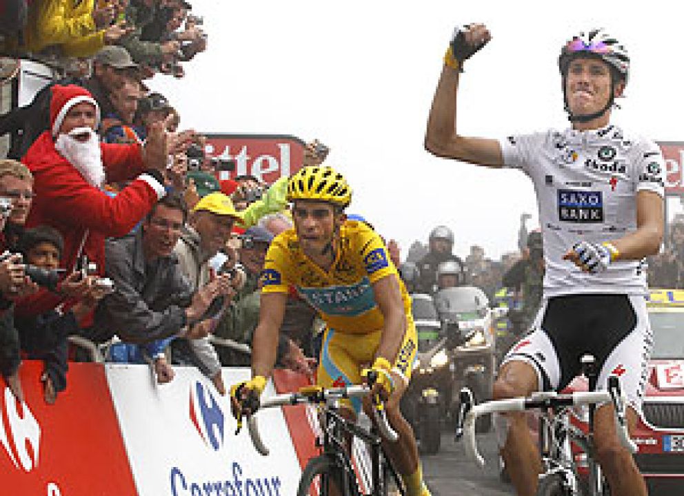 Foto: Contador cede el triunfo a Schleck en el Tourmalet y afianza el liderato