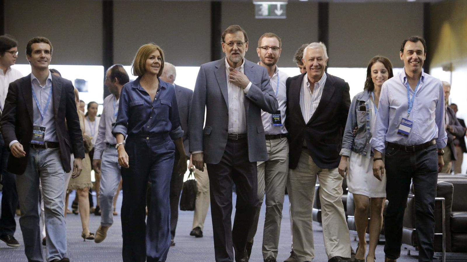 Foto: Mariano Rajoy junto a miembros del PP que dirán 'sí' a Ciudadanos, entre ellos Fernando Martínez-Maíllo, Pablo Casado o Andrea Levy. (Efe)