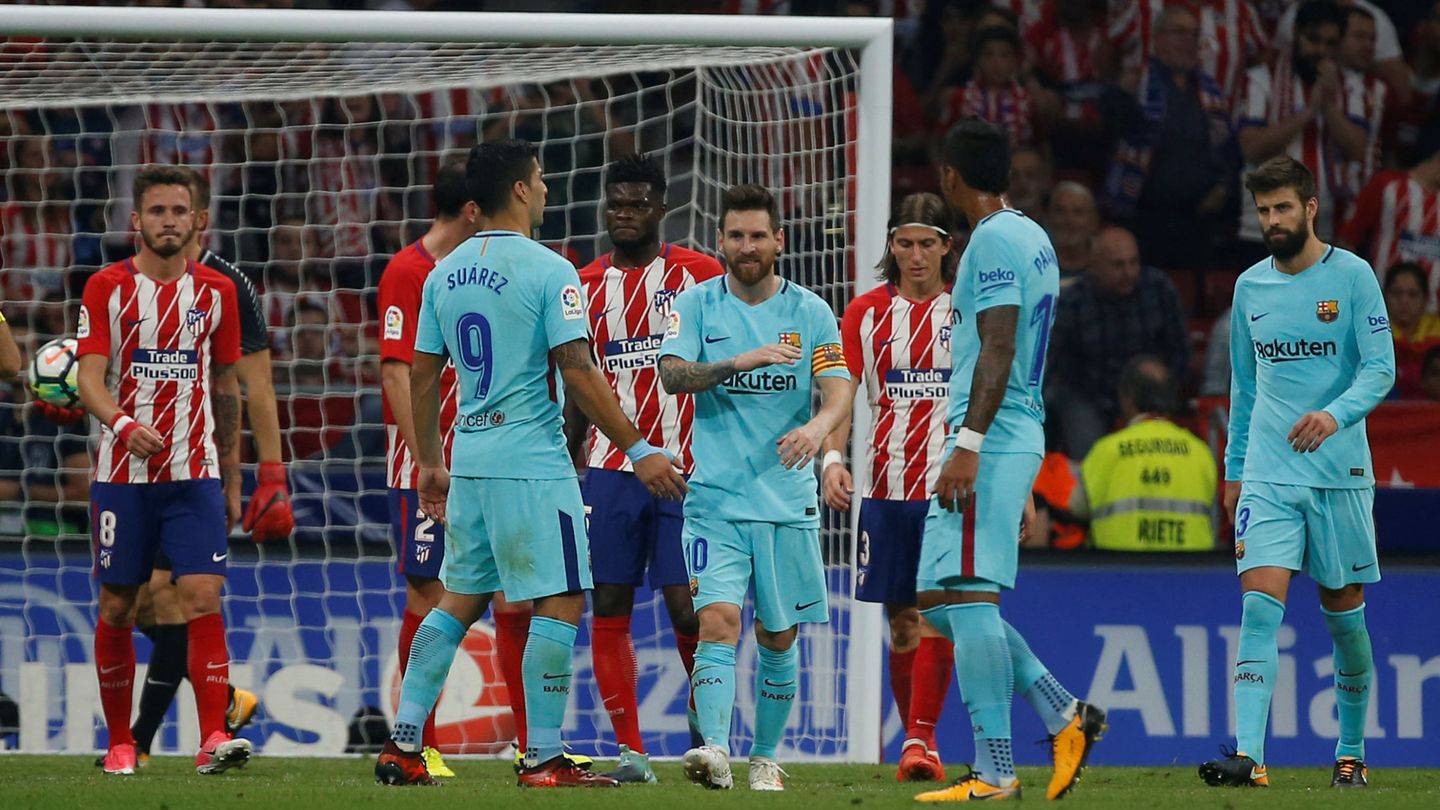 Leo Messi dispuso de una falta con el tiempo cumplido para darle la victoria al Barcelona ante el Atlético de Madrid. (Reuters)