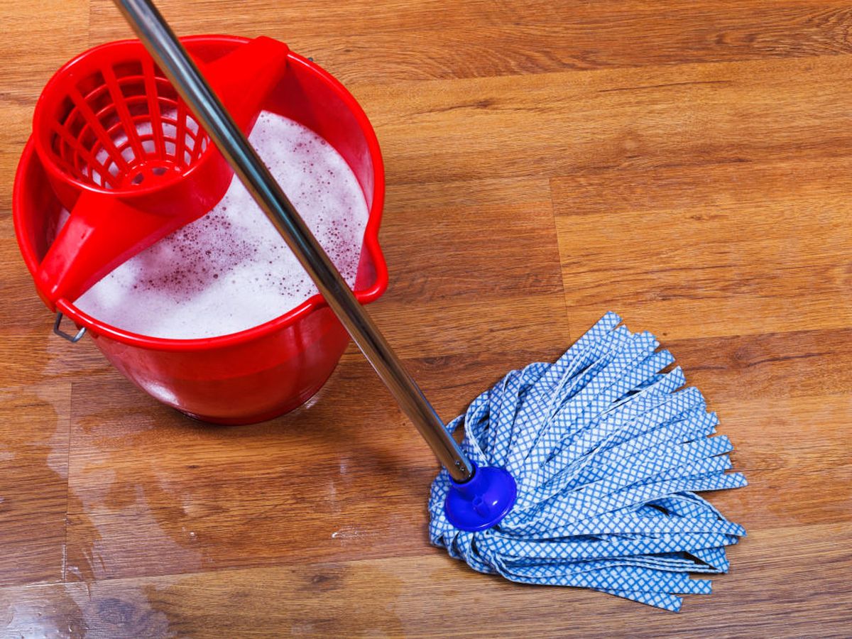 Lavar y renovar: ¡Mantén tu trapero impecable y tu piso reluciente!