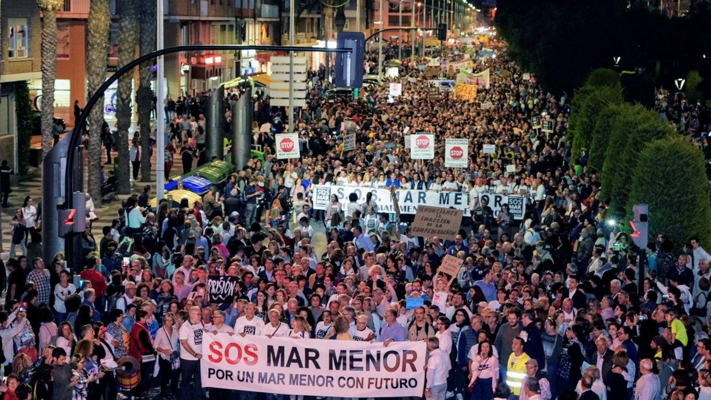 55.000 personas en la manifestación de Cartagena para salvar el Mar Menor. (EFE)     