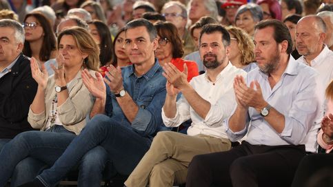 El PSOE evita el 'partido de alto riesgo' con Vox y traslada su mitin en Málaga 