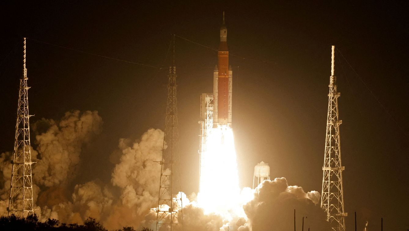 FILE PHOTO: NASA's next-generation moon rocket, the Space Launch System (SLS) rocket with the Orion crew capsule, lifts off from launch complex 39-B on the unmanned Artemis I mission to the moon at Cape Canaveral, Florida, U.S. November 16, 2022. REUTERS Joe Skipper File Photo