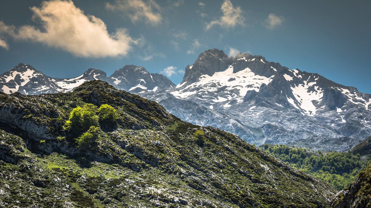 Muere un montañero de 69 años tras una caída de 90 metros en los Picos de Europa