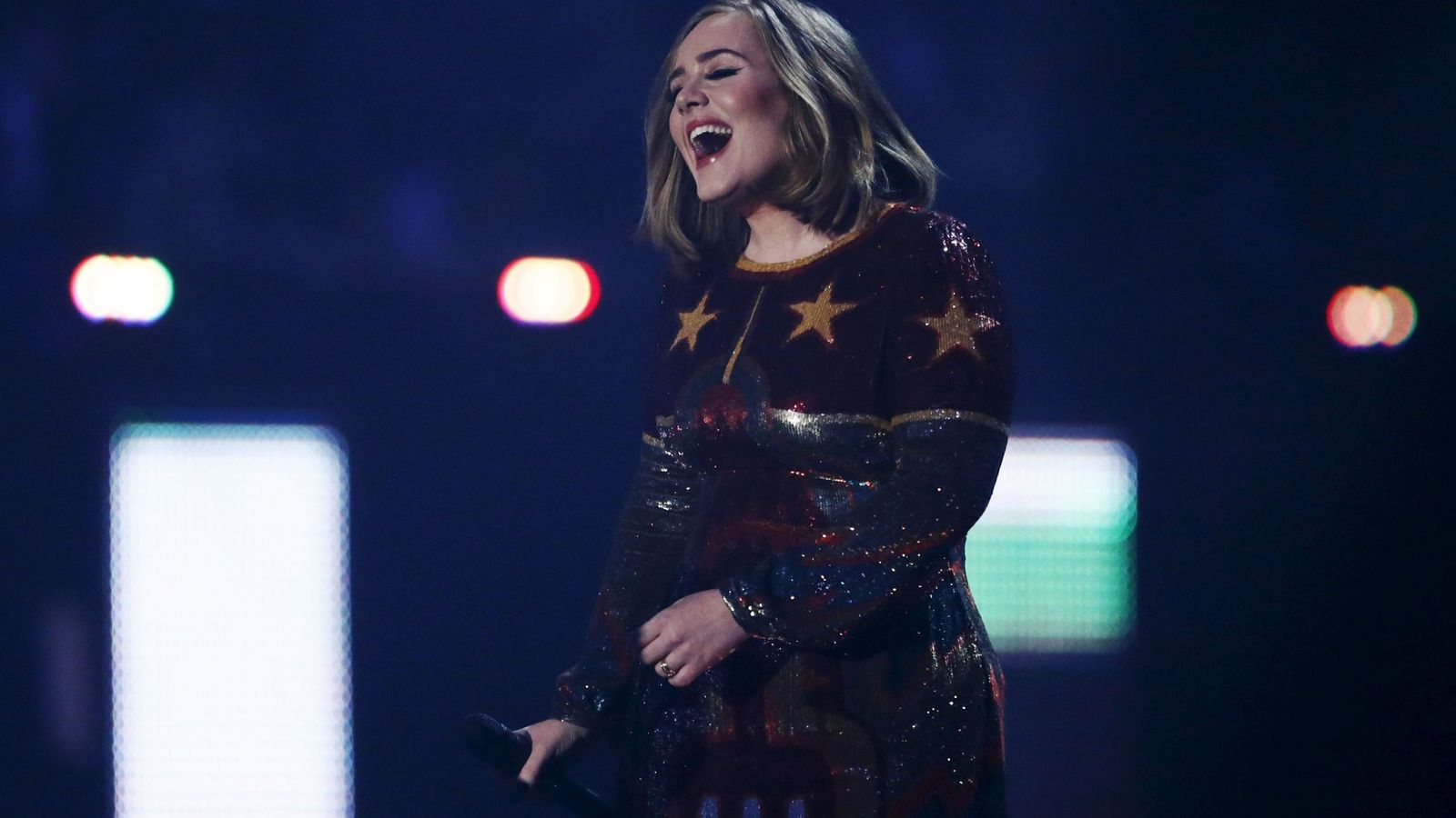 Foto: Adele en concierto en el Arena de Londres el pasado 24 de febrero. Foto: Reuters/Stefan Wermuth
