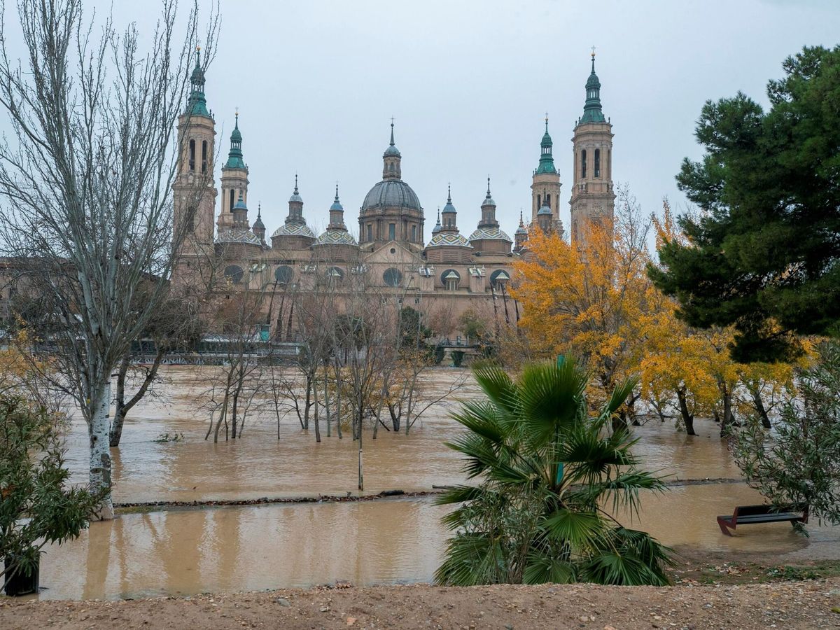 Foto: Inundaciones en Zaragoza por la crecida del Ebro (EFE/ J. Cebollada)
