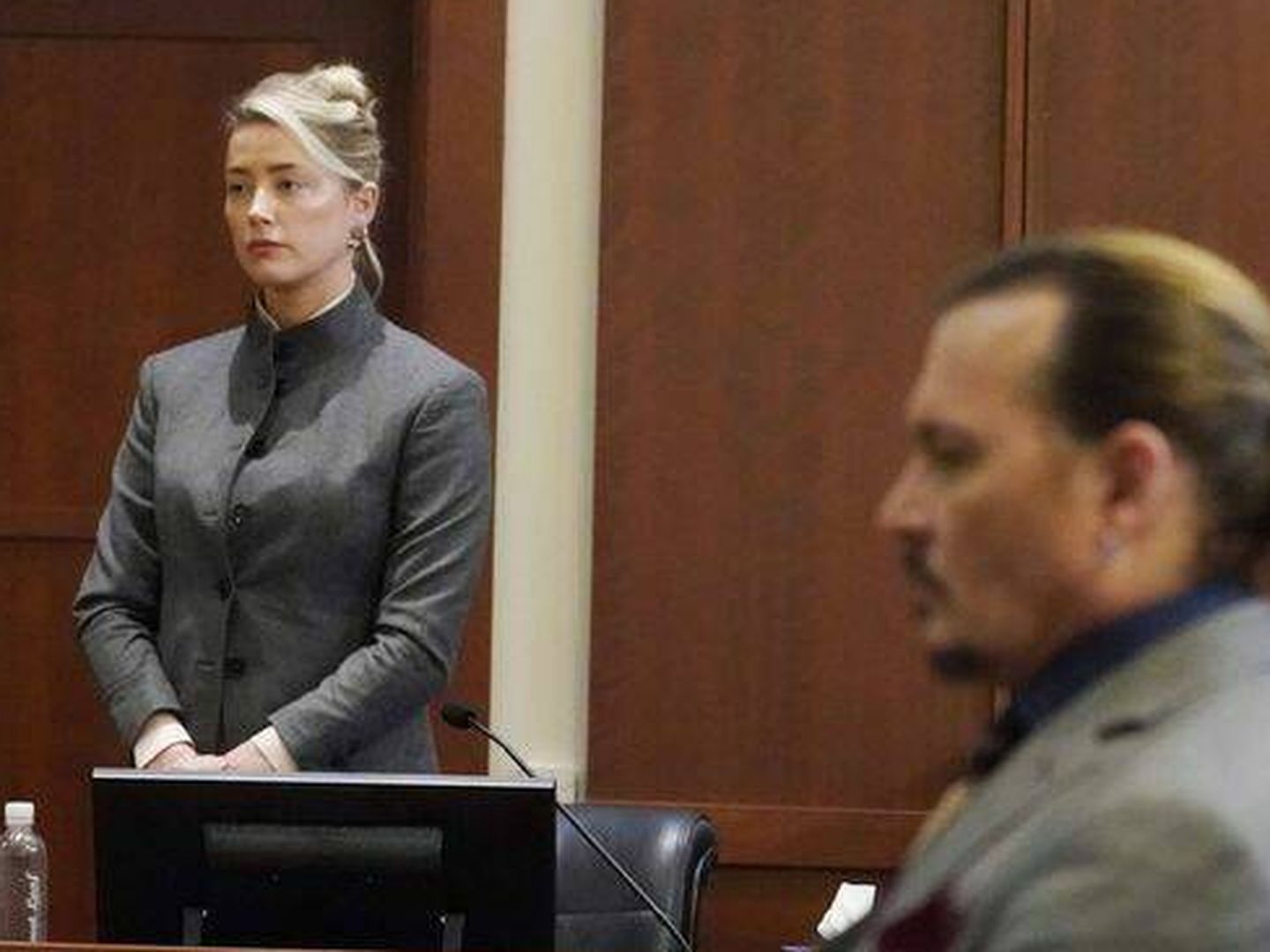  Amber Heard y Johnny Depp, durante la última sesión del juicio. (EFE/Steve Halber)
