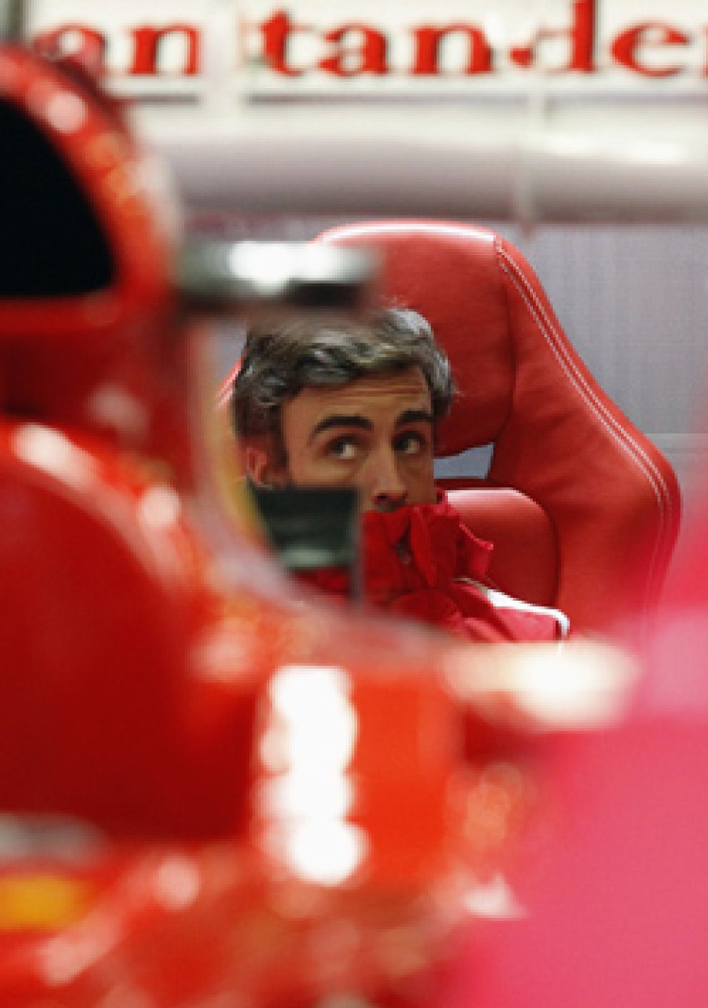 Foto: Un agradable dilema para Alonso y Ferrari: dar un 'puñetazo' o un simple 'manotazo' al Mundial