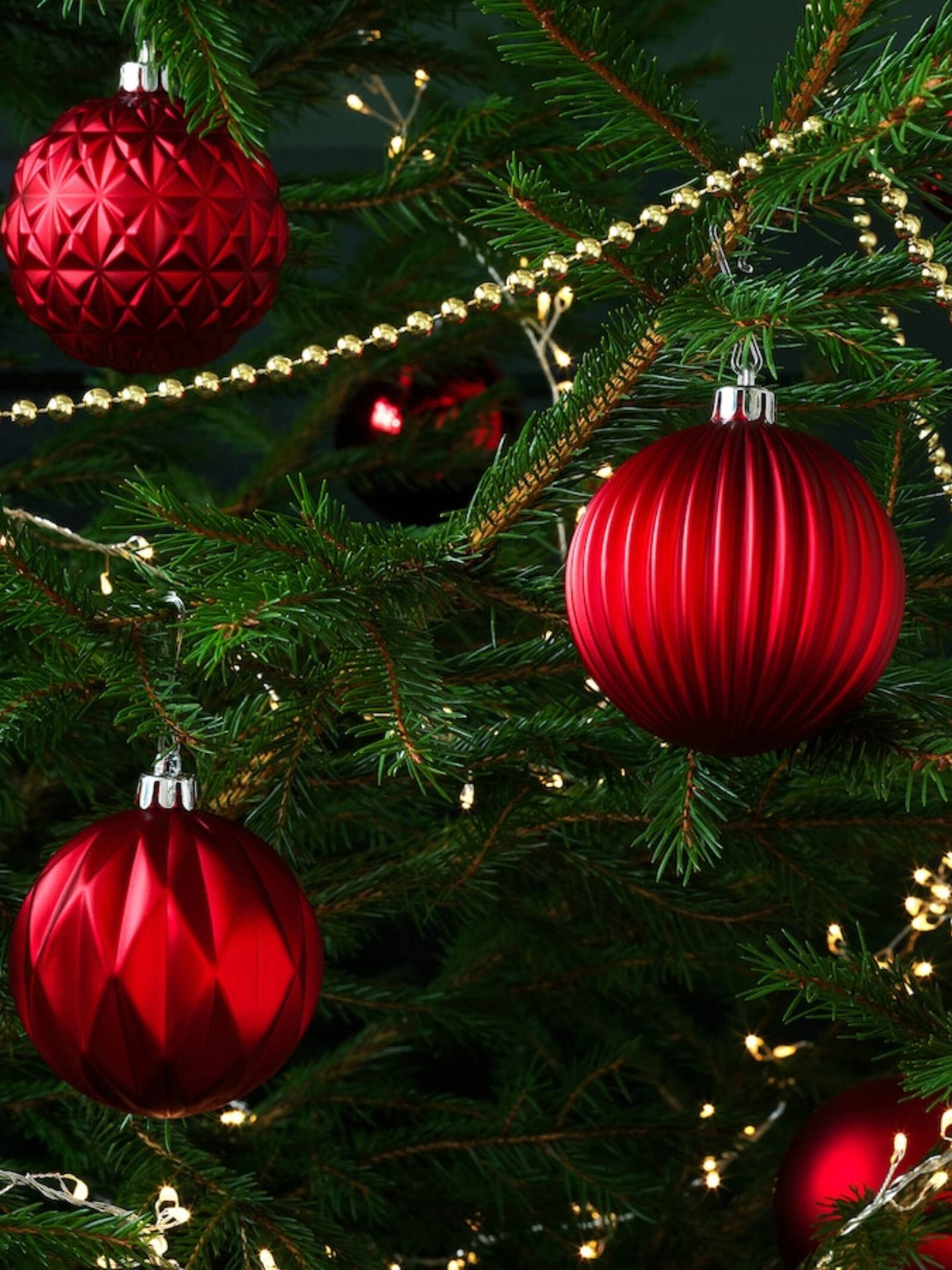 La guía para decorar nuestro árbol de Navidad con adornos low cost y  resultados muy chic