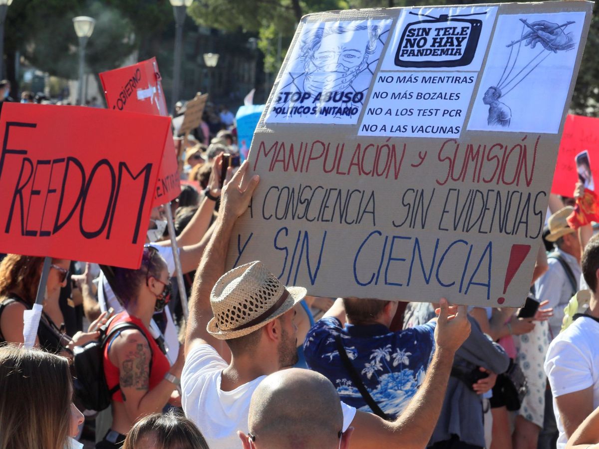 Foto: Imagen de la manifestación del pasado 16 de agosto en Madrid contra el uso de las mascarillas. Foto: EFE/Fernando Alvarado.