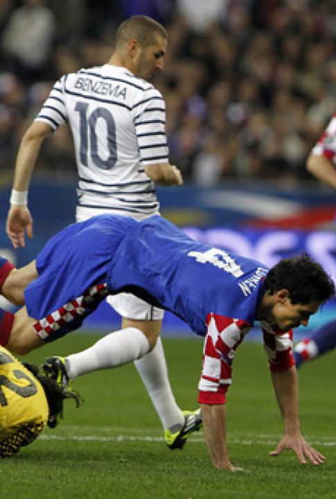 Foto: Benzema se lesiona con Francia y podría ser baja ante el Sporting