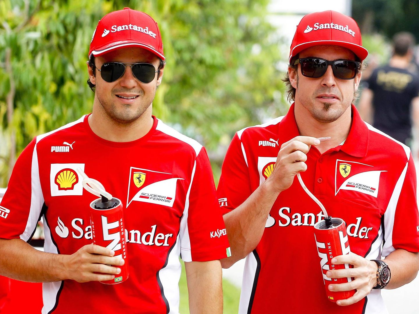 Fernando Alonso junto a Felipe Massa. (EFE)