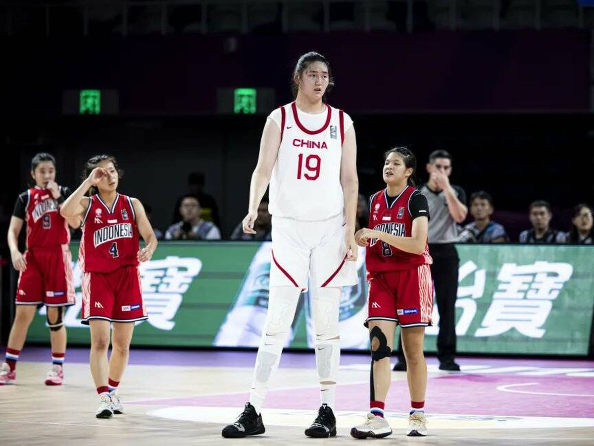 Foto: Zhang Ziyu, en el partido ante Indonesia. (FIBA)