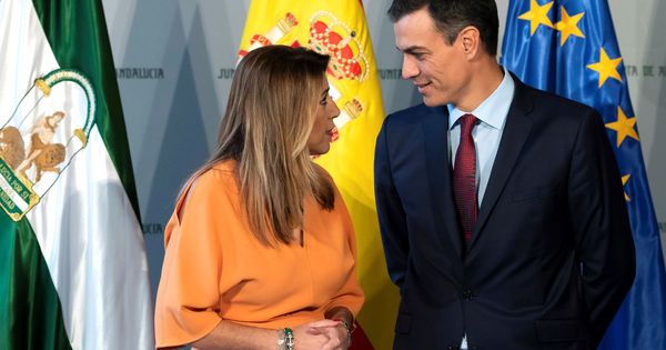 Foto: El presidente del Gobierno, Pedro Sánchez, junto a la expresidenta de la Junta de Andalucía Susana Díaz. (EFE)