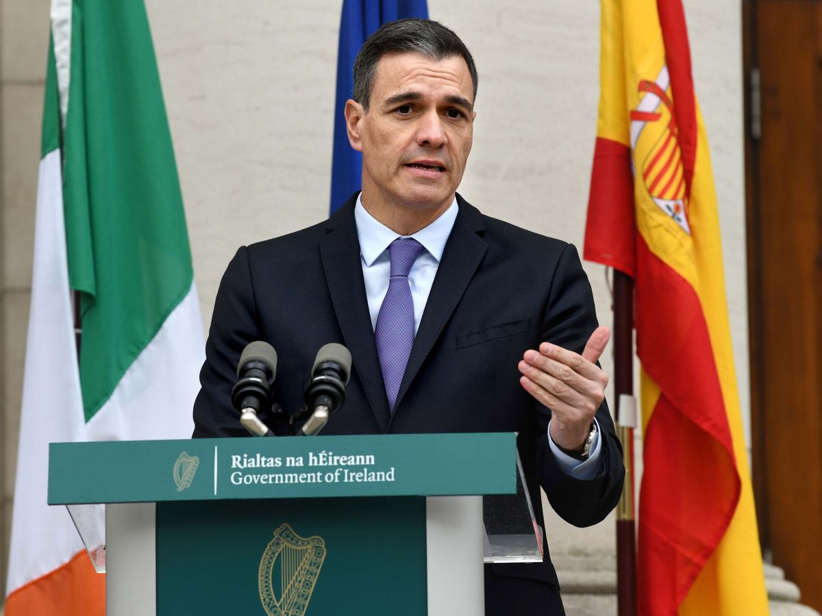 Foto: El presidente del Gobierno, Pedro Sánchez (d). (EFE/EPA/Bryan Meade)