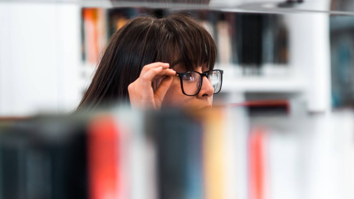 Pillan a una chica con su Satisfyer estudiando en una biblioteca : "Juntar trabajo y placer"
