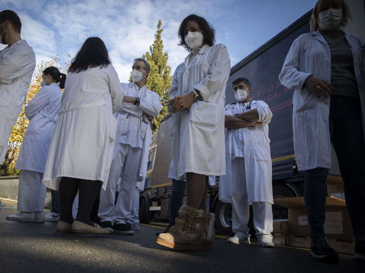 Foto: Médicos en una concentración de protesta. (EFE/Javier Etxezarreta)