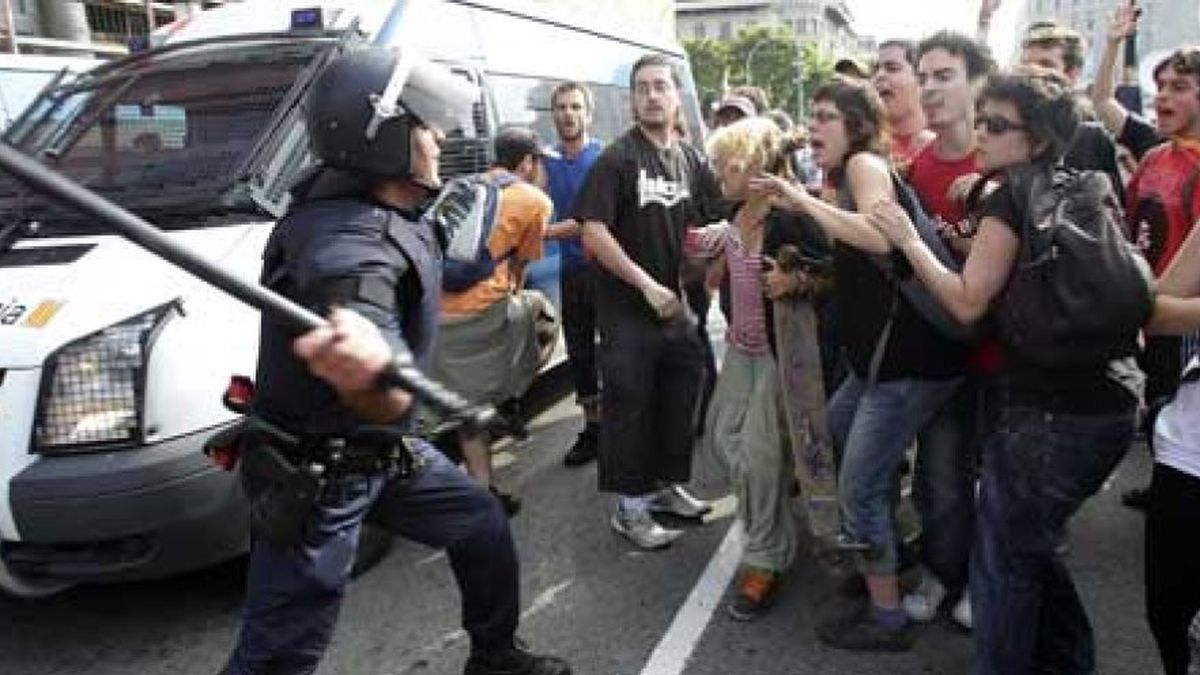 Puig culpa a los indignados de las cargas policiales en Barcelona