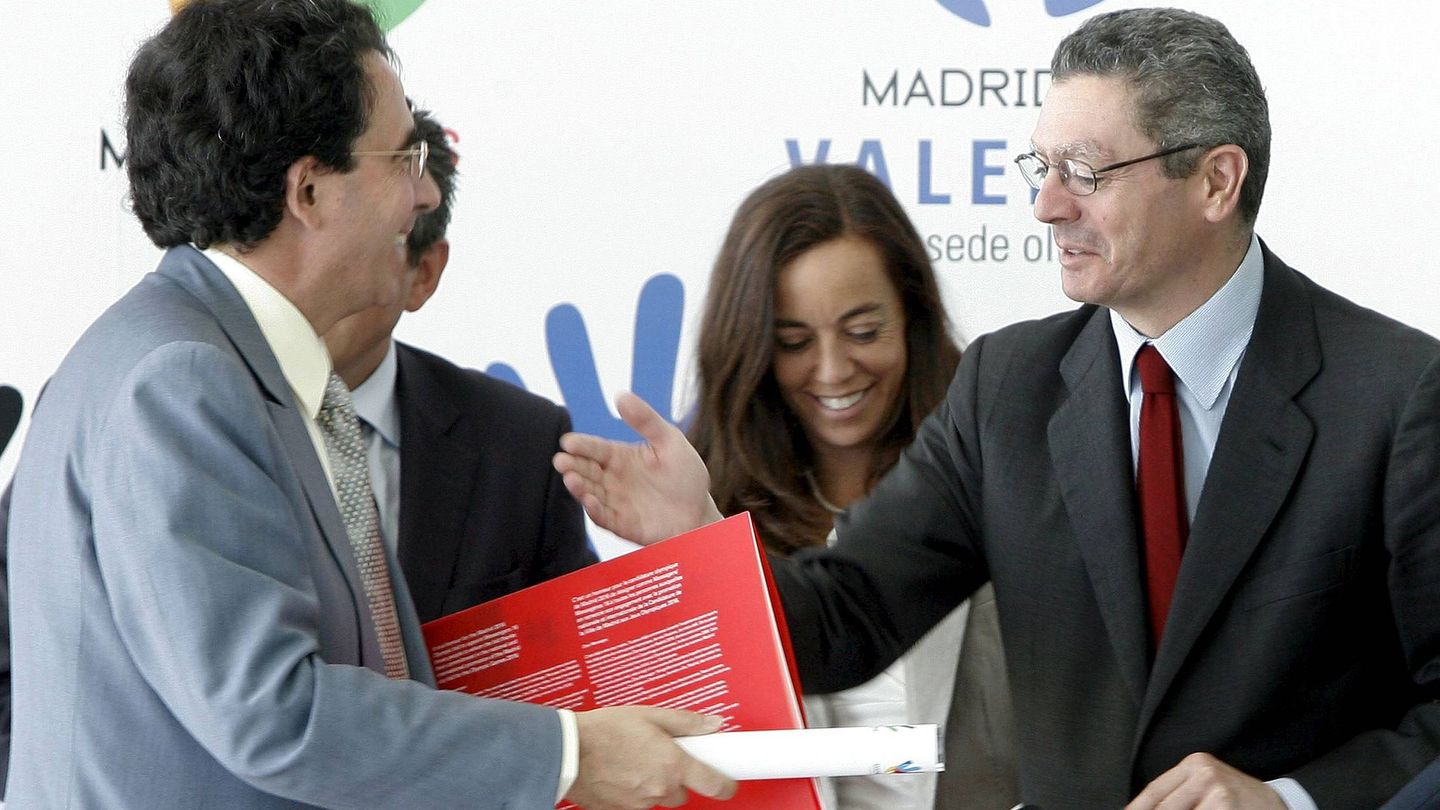 Calatrava con Gallardón, en 2008, para promocionar la candidatura de Madrid 2016. (Efe)