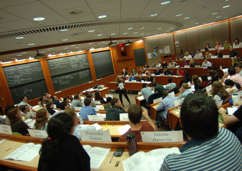 Foto: Un aula de la Escuela de Negocios de Harvard. (CC)