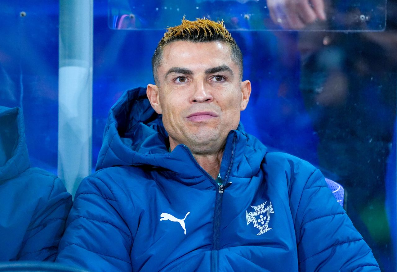Cristiano Ronaldo, en el banquillo ante Noruega. (Europa Press/NTB/Lise Åserud)