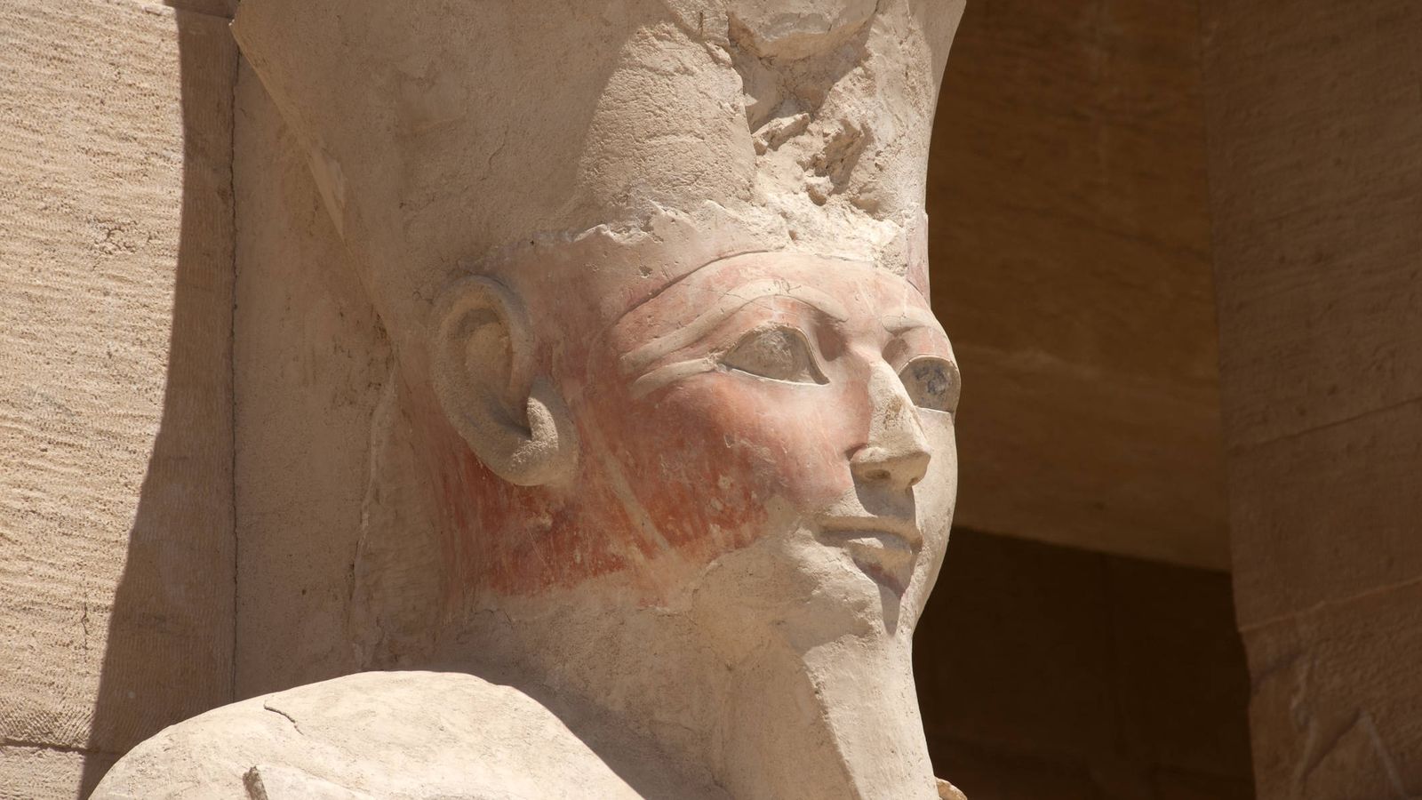 Foto: Estatua de Hatshepsut con atributos masculinos. (iStock)