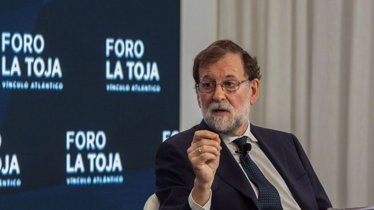 El expresidente del Gobierno, Mariano Rajoy, durante su intervención en el Foro La Toja. (EFE)