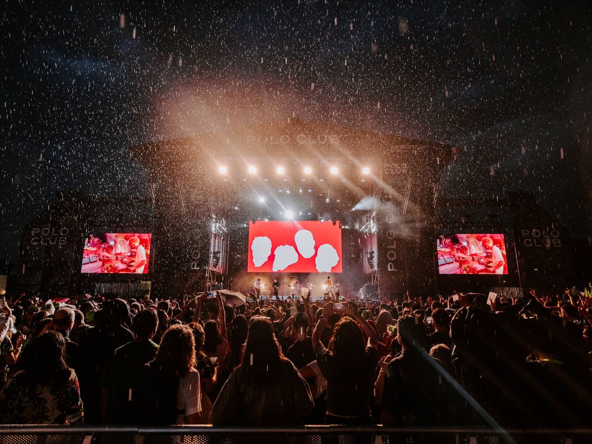 Foto: La lluvia no impidió que miles de personas disfrutasen del concierto de Carolina Durante (WARM UP Festival/Rafa Galán)