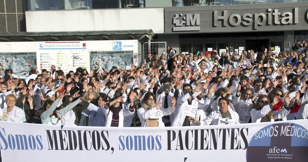 Foto: Imagen de archivo de una huelga de médicos. (EFE) 